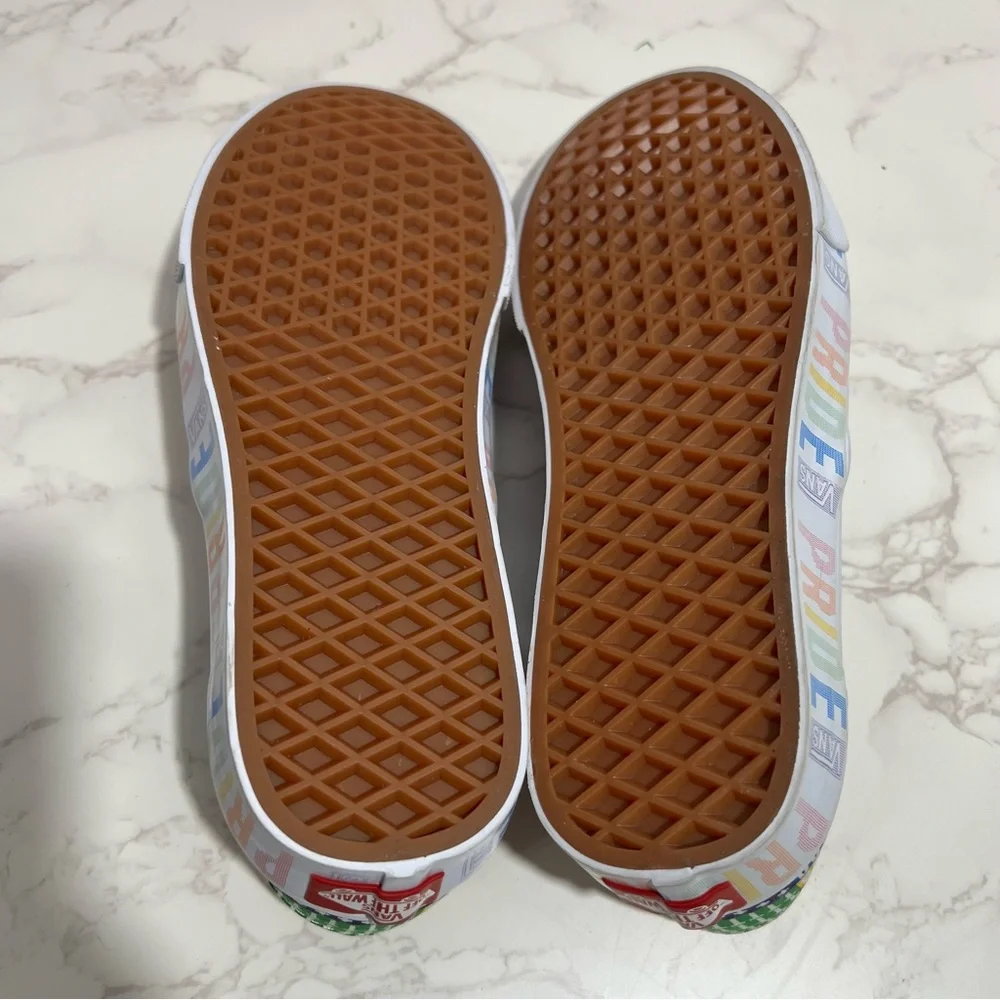 NWOB‎ Pride Multicolored Vans Sneakers -- Women's 8.5 -- Men's 7
